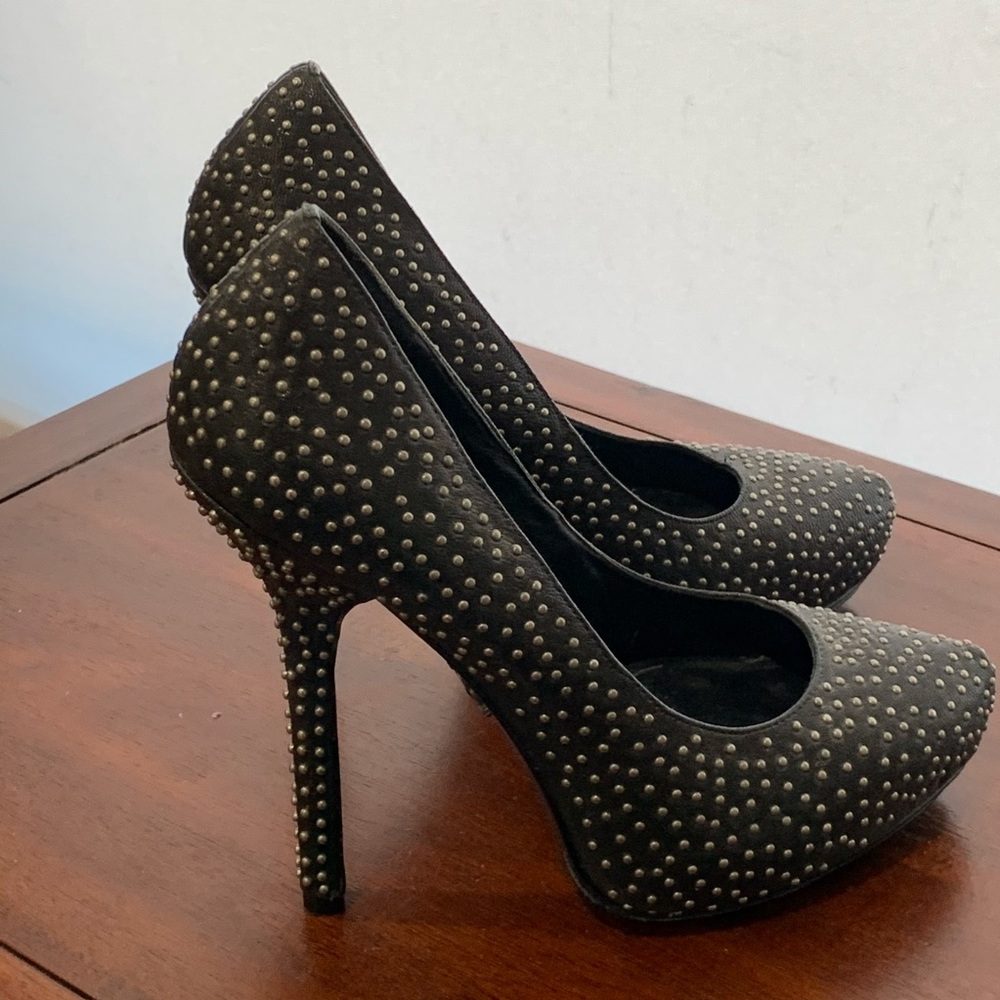 Rock & Republic Women’s Studded Cheslsy Black Heel